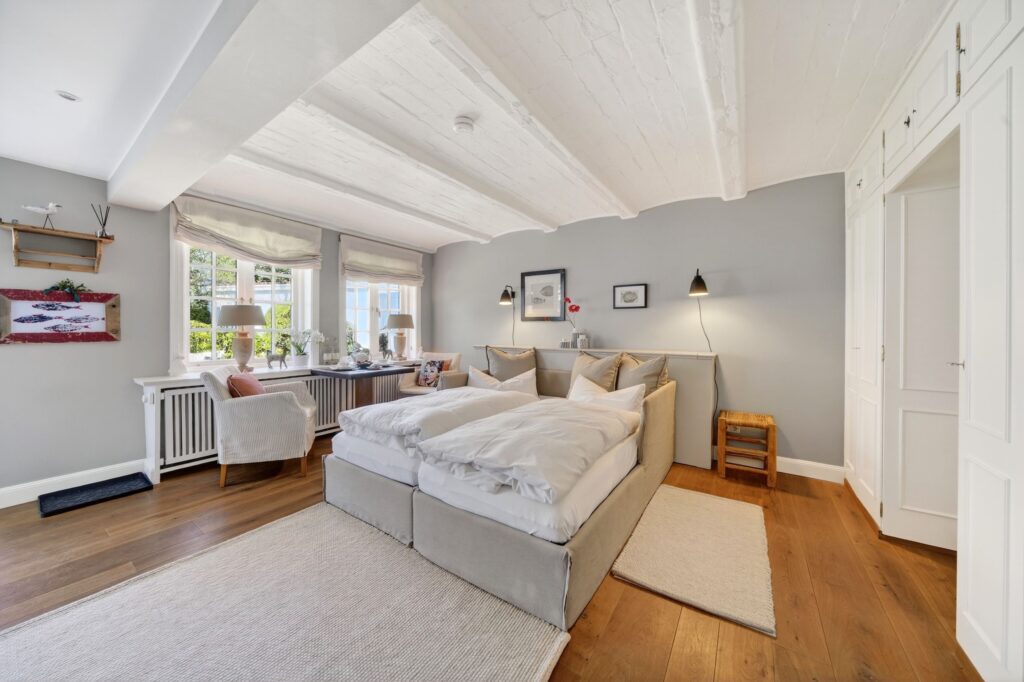 Schlafzimmer einer Ferienwohnung auf Sylt